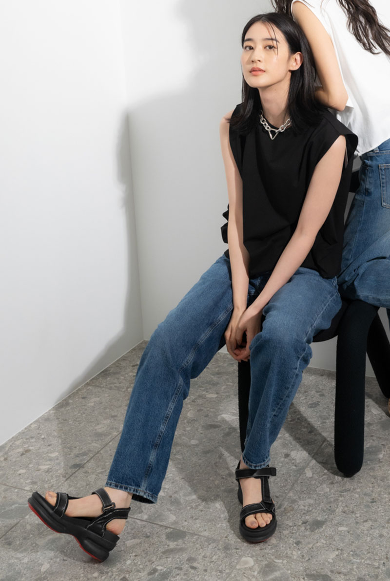 モデル着用 コンクリート ホワイト イメージ画像