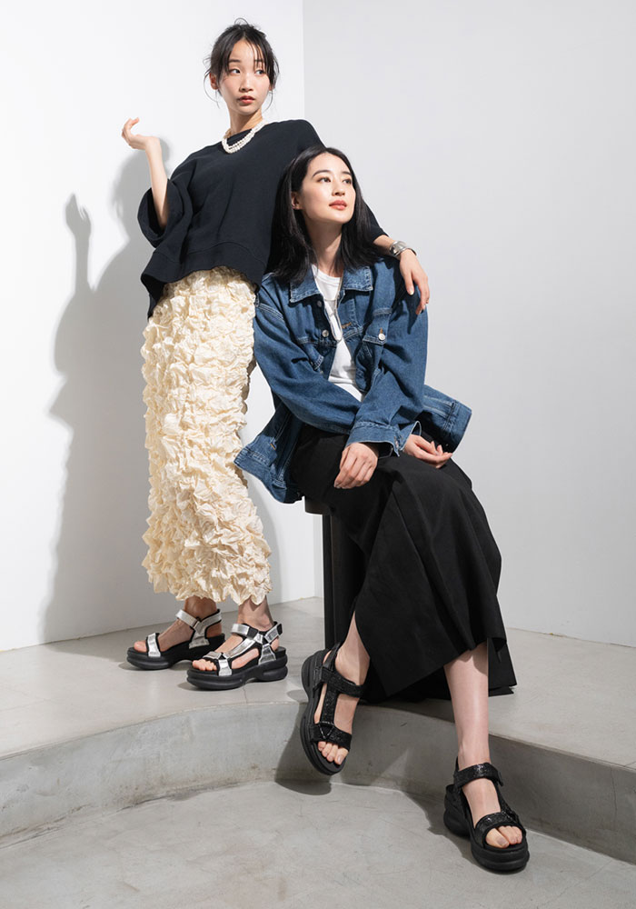 モデル前田典子着用 コンクリート ベージュ イメージ画像